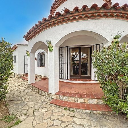 Requesens Villa Empuriabrava Exterior photo