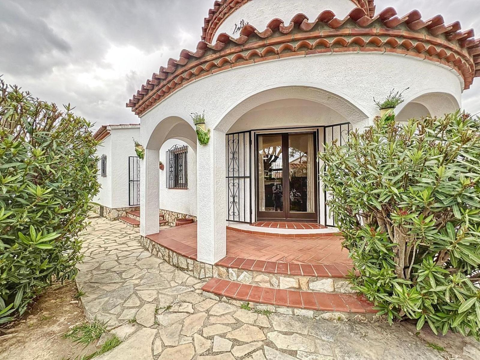 Requesens Villa Empuriabrava Exterior photo