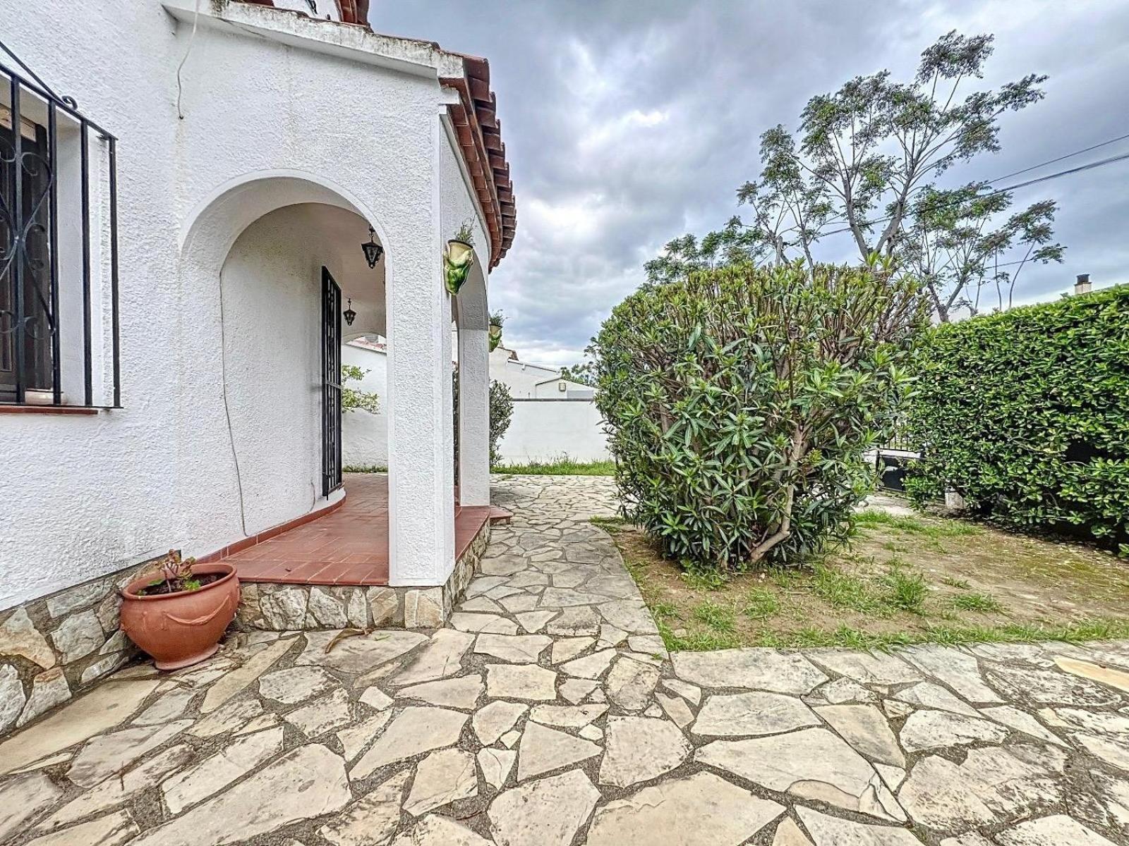 Requesens Villa Empuriabrava Exterior photo