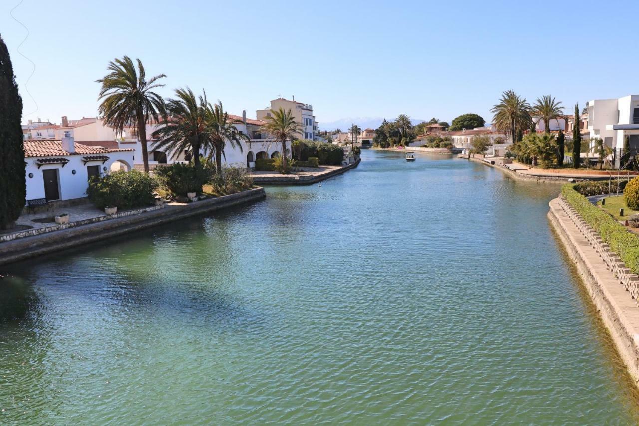 Requesens Villa Empuriabrava Exterior photo